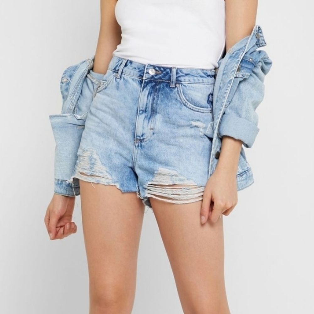 Topshop Mom distressed denim jean shorts size 10